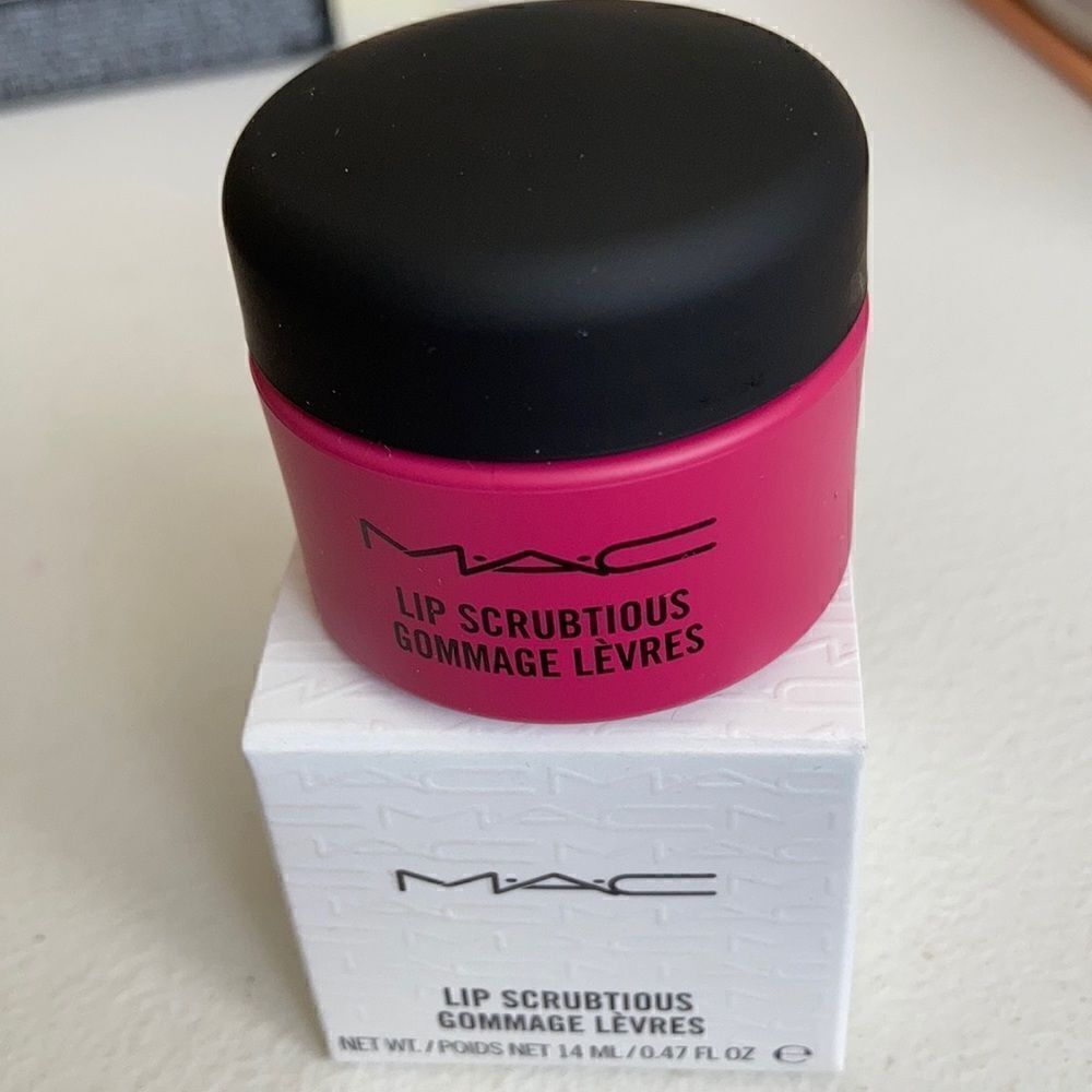 1 LEFT! Mac Lip Scrubtious Fruit of Passion